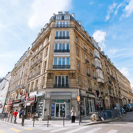 Chic W 2 Sofa Beds 18th Arrondissement